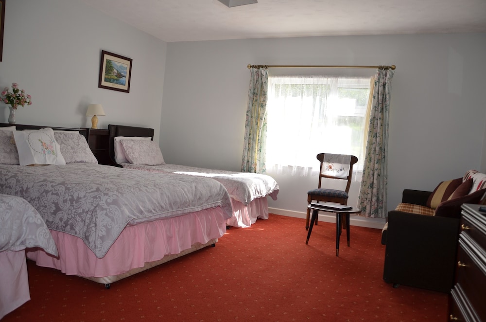 Room at White Heather Farm B B, KENMARE