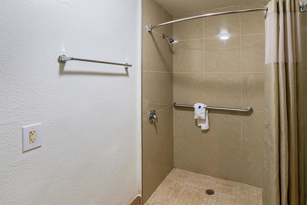 Motel6 Grand Prairie, TX - Near Six Flags Drive 43/44