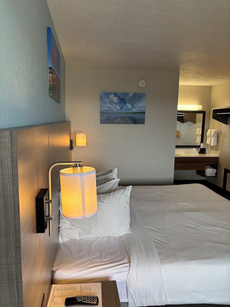Baymont by Wyndham Petoskey 15/51