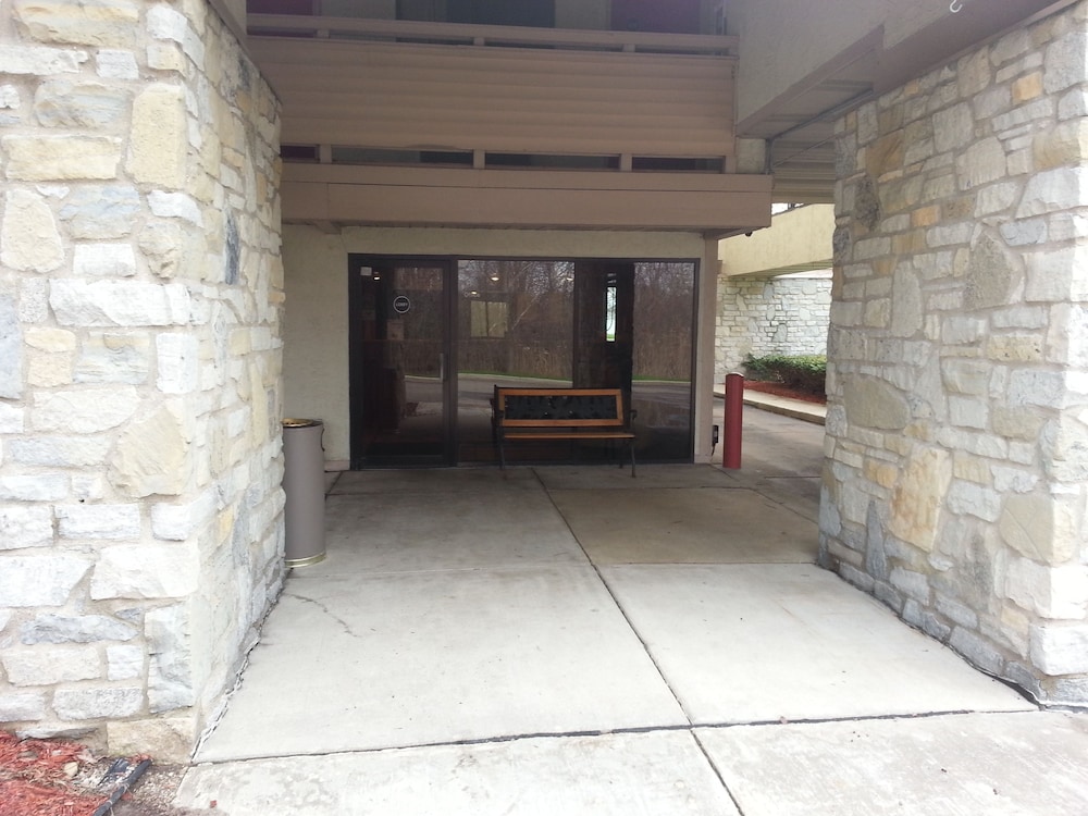 Days Inn & Suites by Wyndham Monroe 5/26