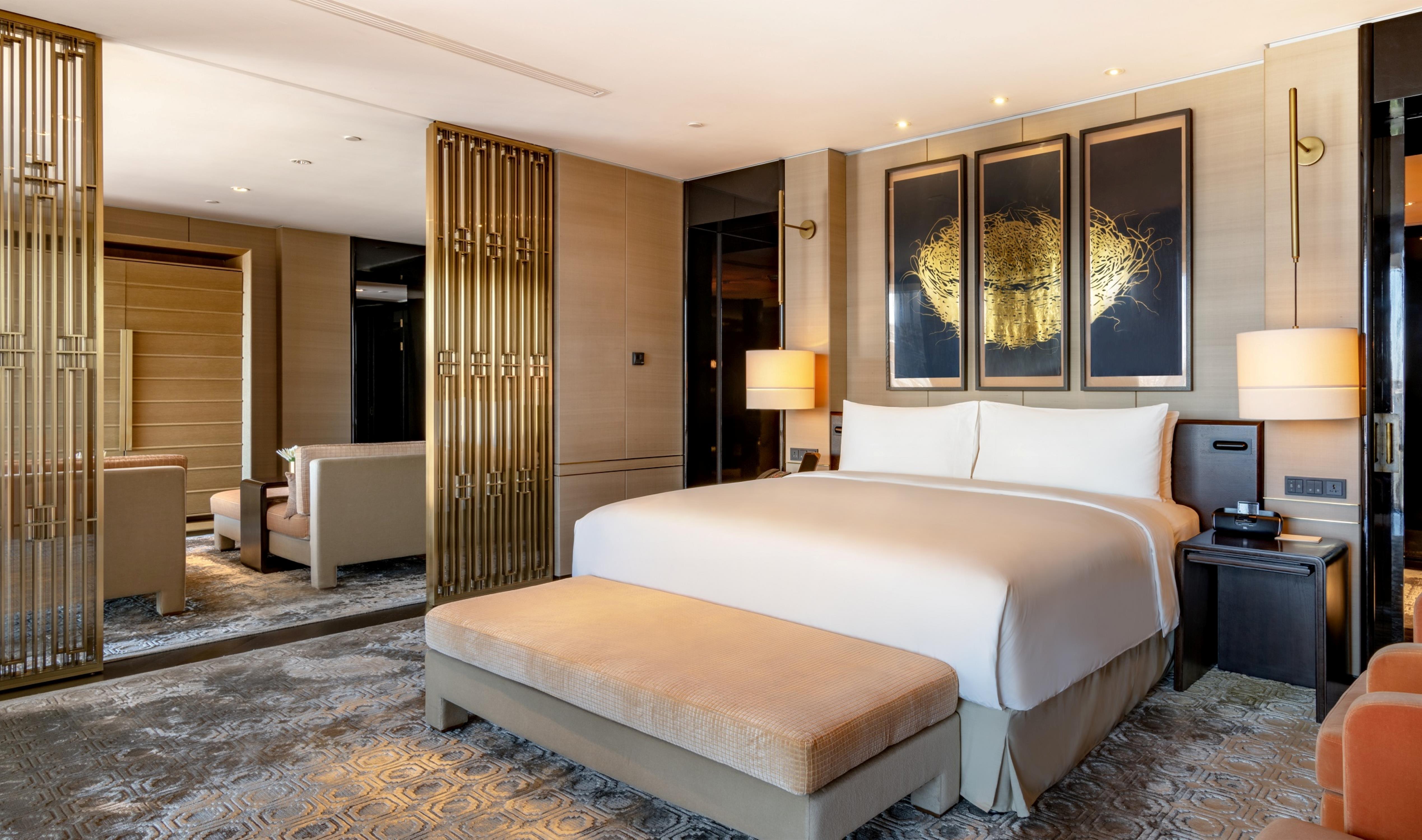 PRESIDENTIAL, SUITE
