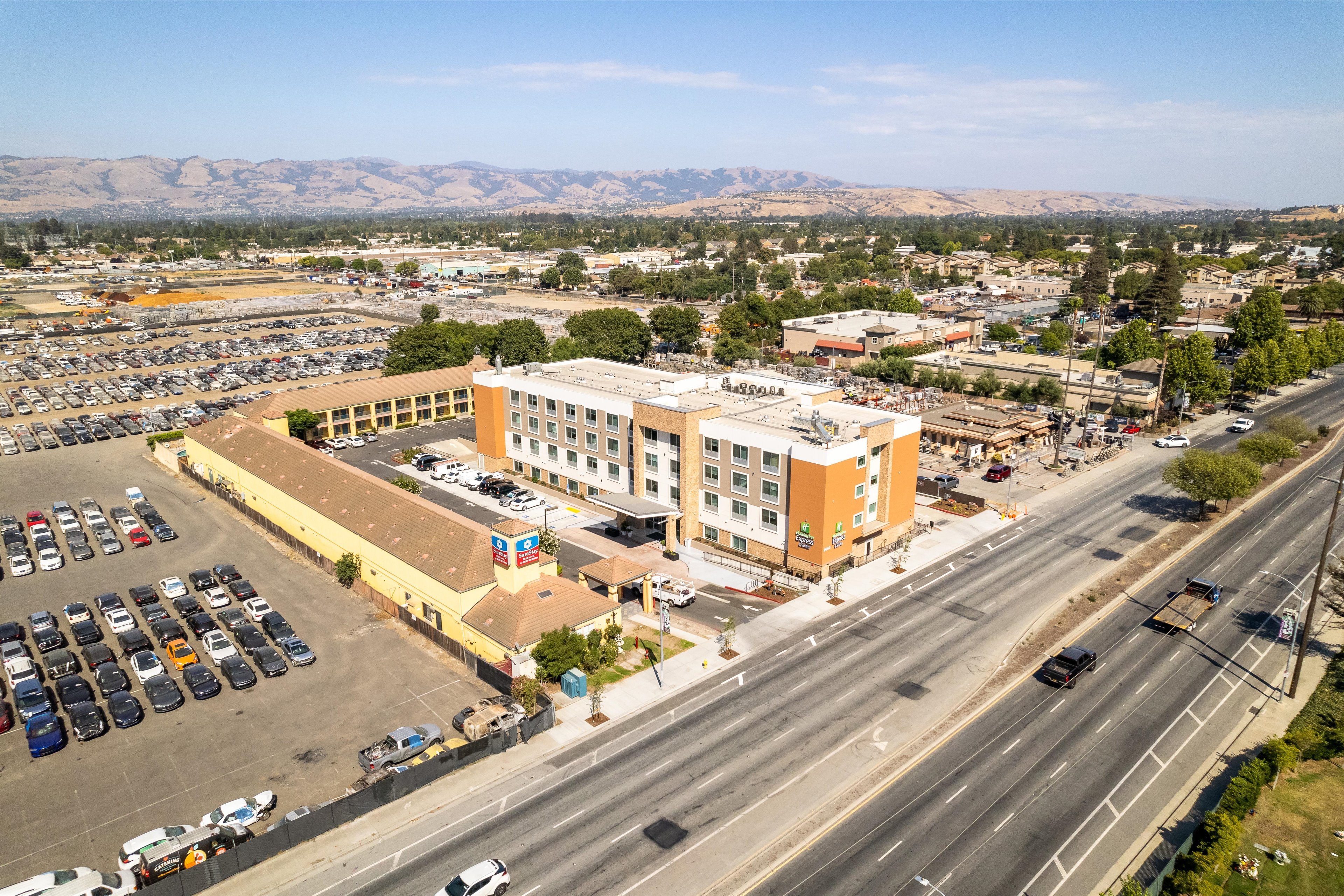 HOLIDAY INN EXPRESS AND SUITES SAN JOSE SILICON VALLEY 9/64