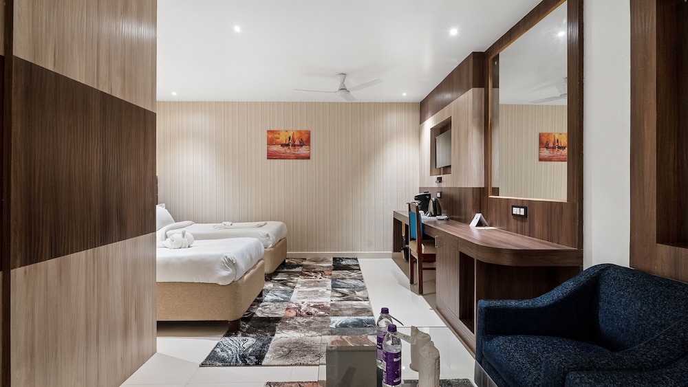 NIRANJANA HOTEL 50/50
