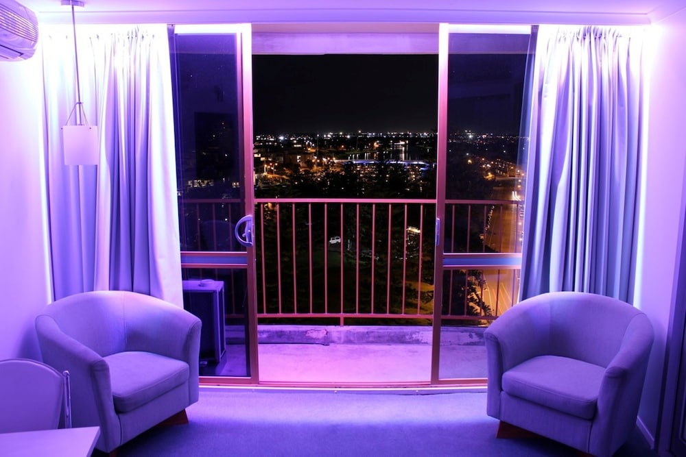 Atlantic Tower Motor Inn 33/45