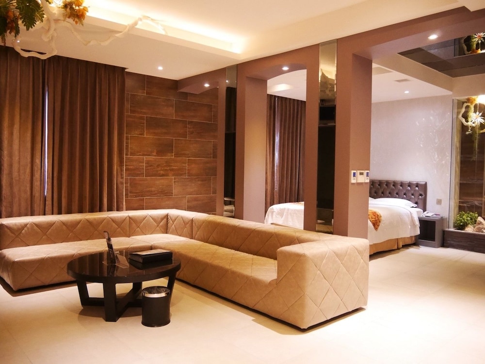 Refinement Motel 12/69