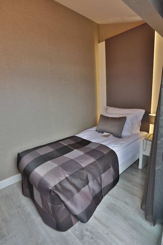 2 BEDROOMS, FAMILY SUITE