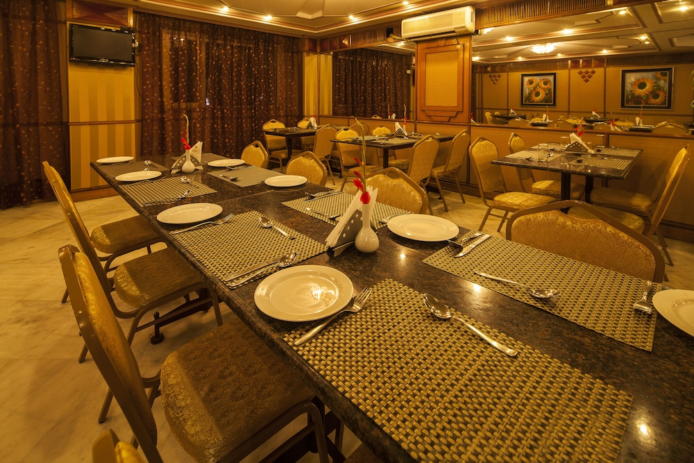 VESTA MAURYA PALACE 49/67