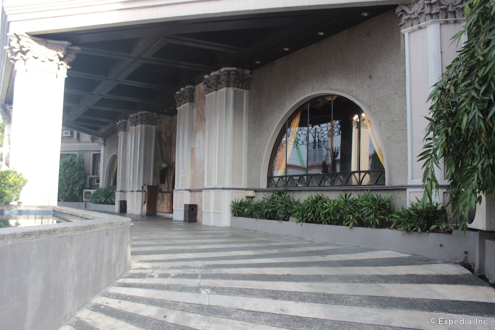 Camelot Hotel Quezon City powered by Cocotel 73/75