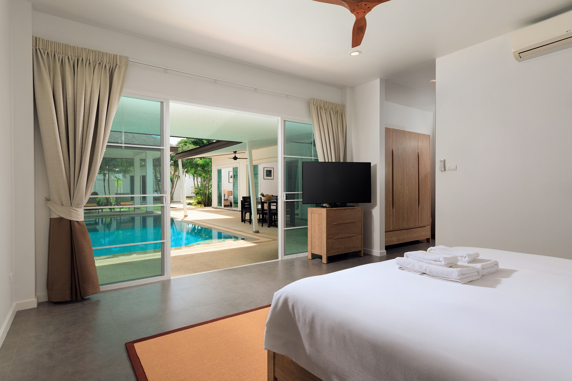 4 Bedrooms, Blue, Villa, 4 Queen Beds, Private Pool