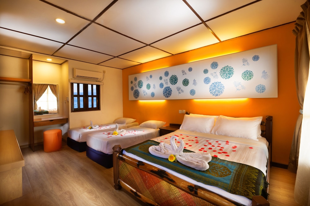 Standard, Queen and Twin Beds, Beach Front
