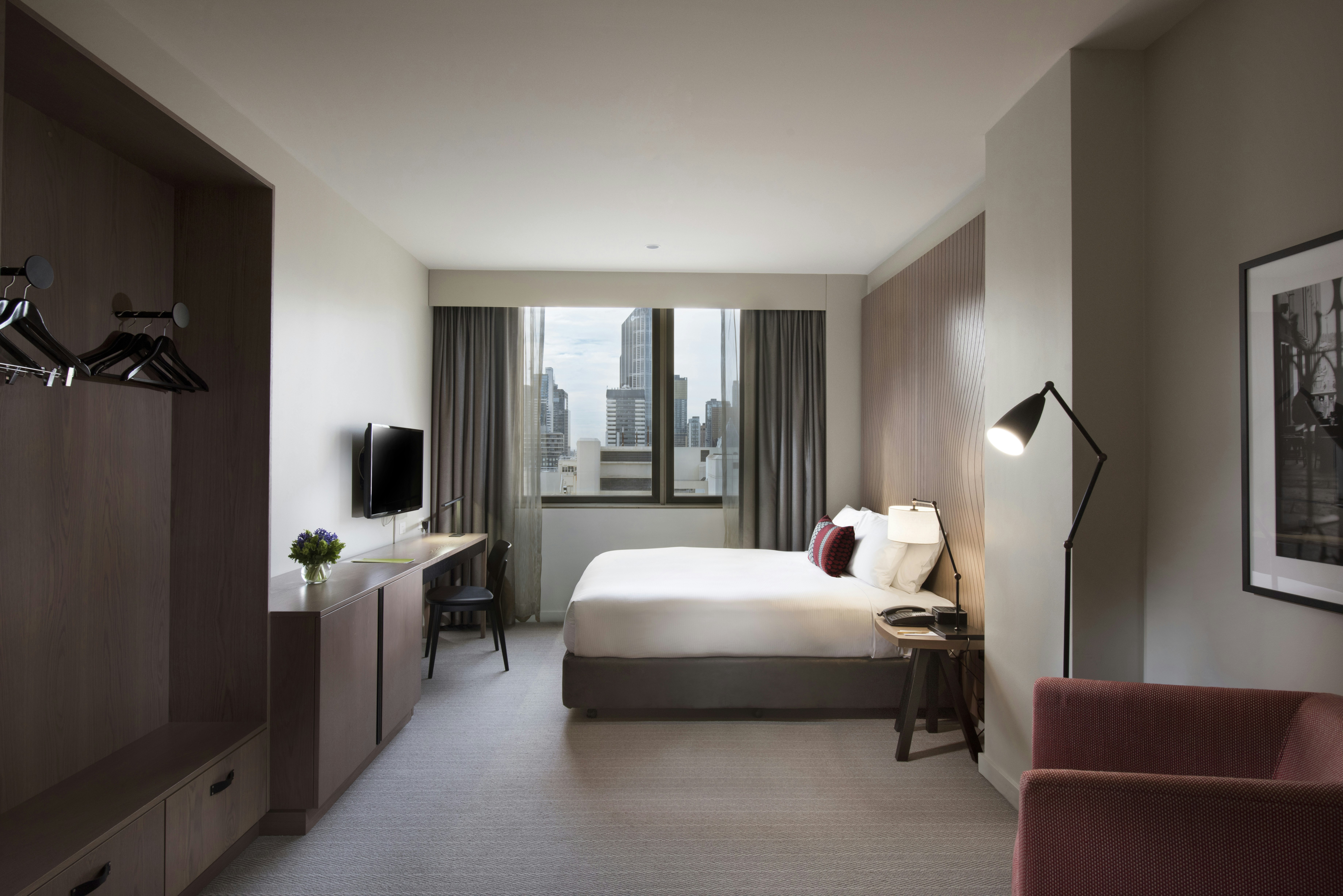 ROOM, KING BED, CITY VIEW