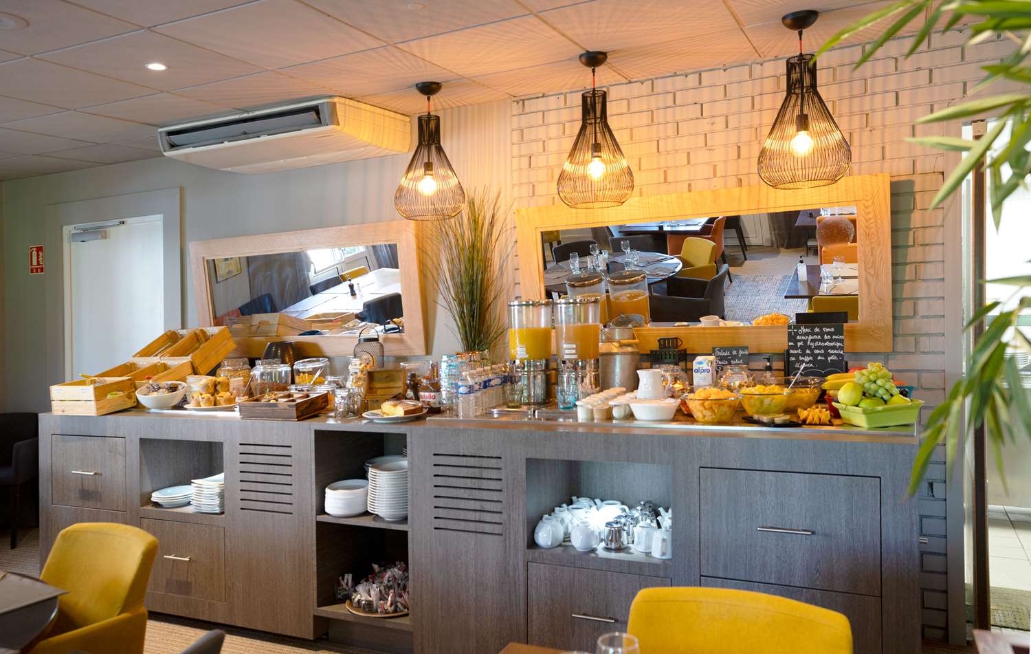 restaurant cafeteria
