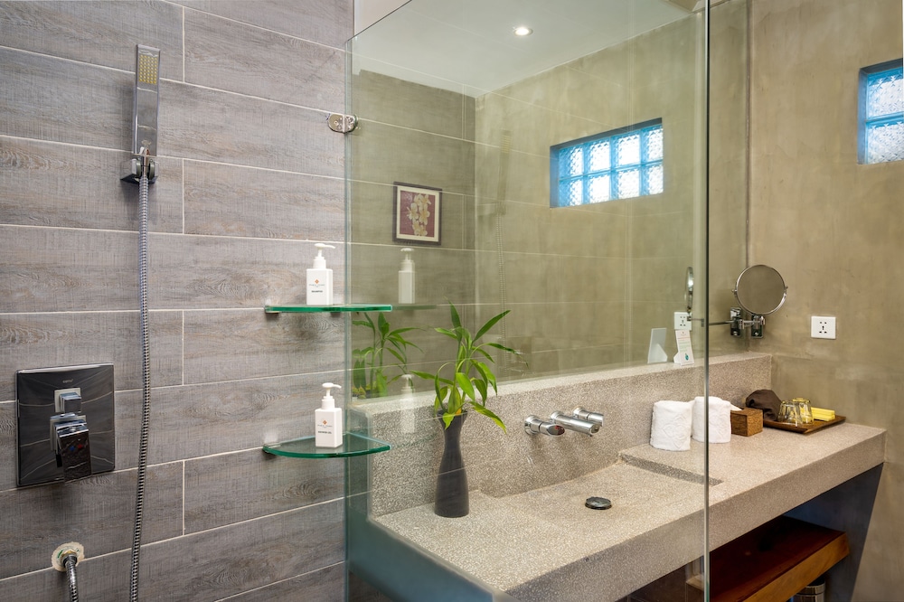 Premier, Twin Beds, Pool Access 5/6