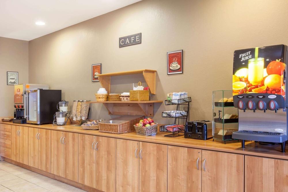 Microtel Inn & Suites By Wyndham Johnstown 31/37