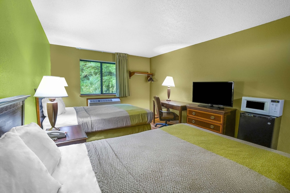 غرفة قياسية بسريرين مزدوجين للمدخنين، Motel6 Morehead, KY 6/10