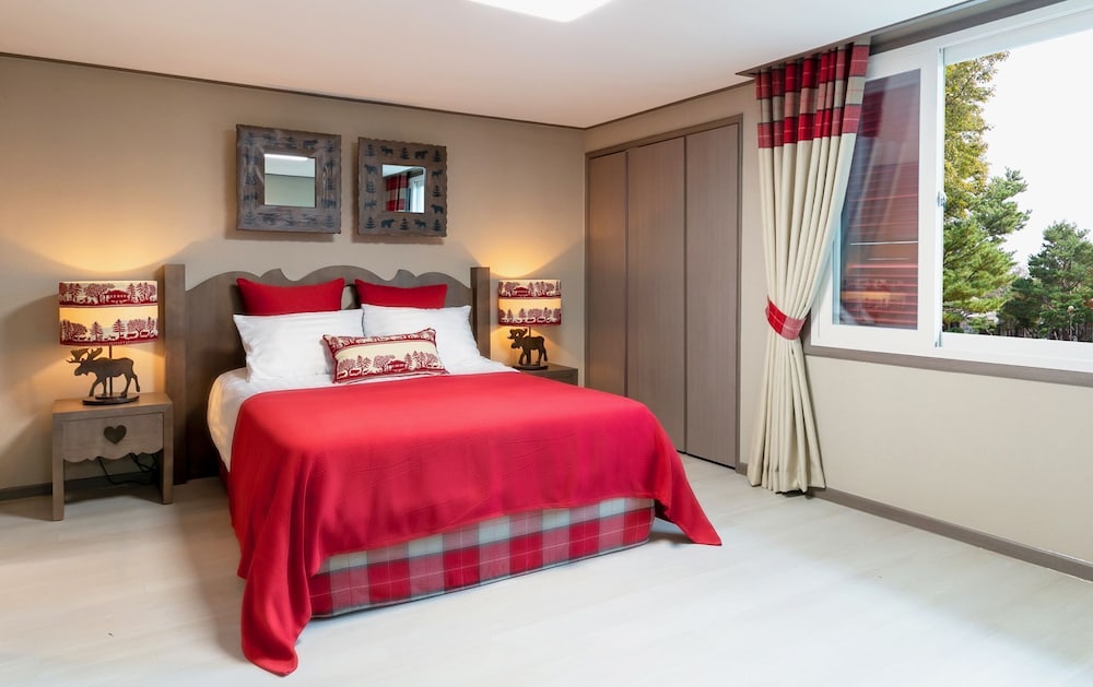 Royal, Suite, Futon Bed, 2 Double Beds, 33 Pyeong