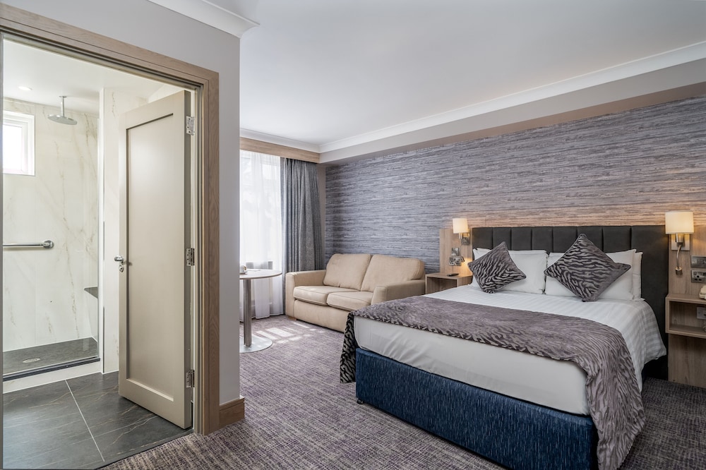 SUPERIOR, SUITE, KING BED