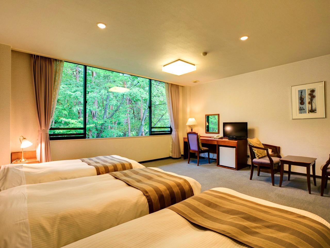 Western, 3 Beds, Smoking