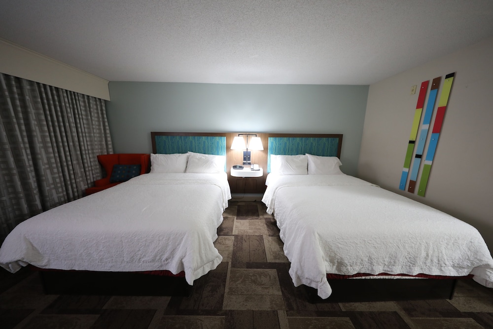 Hampton Inn Hutchinson 8/40
