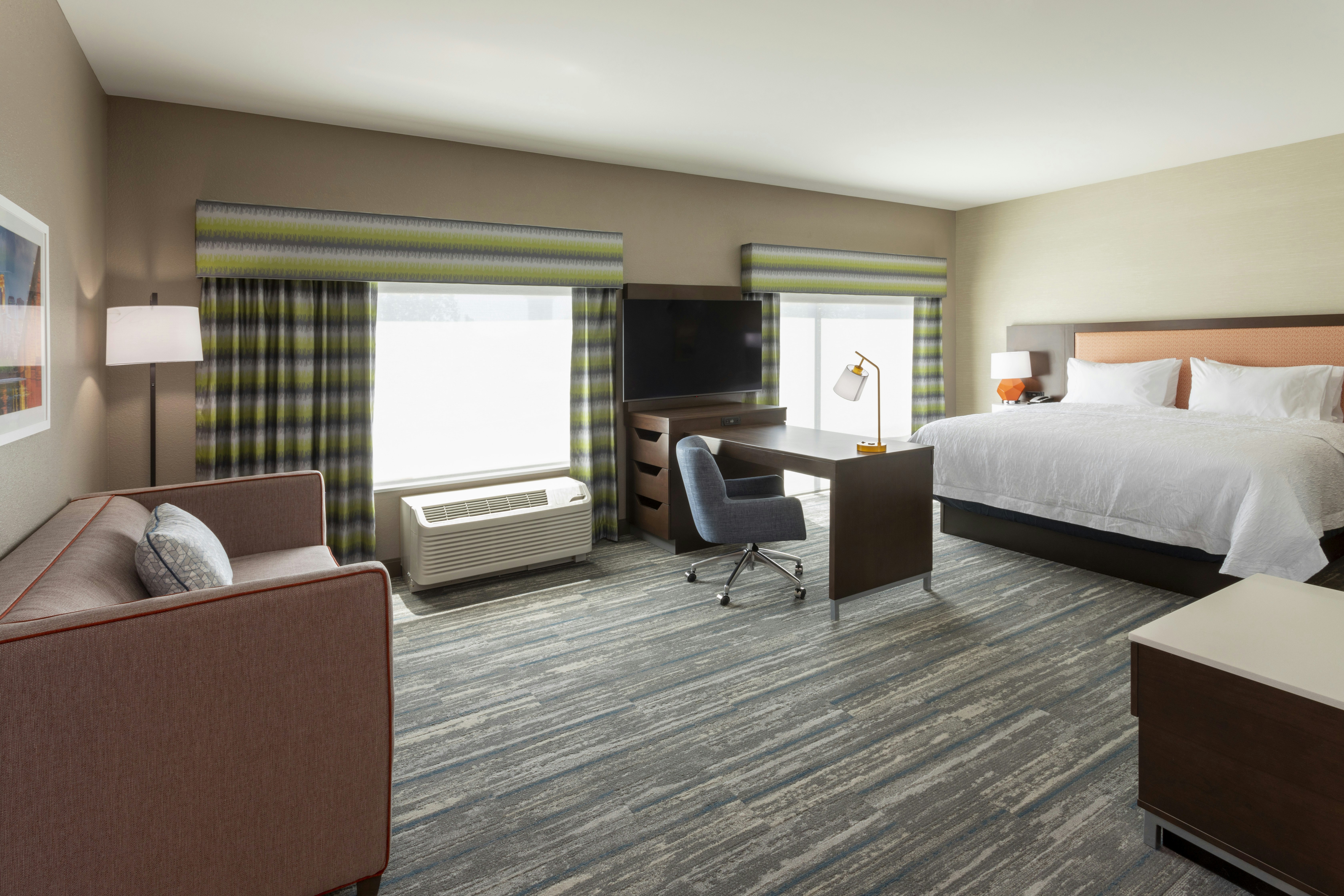 Suite, King Bed, Accessible