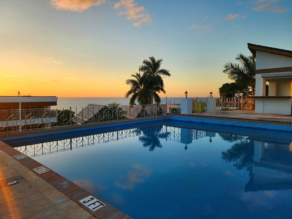 Hotel 39 Jamaica 28/53