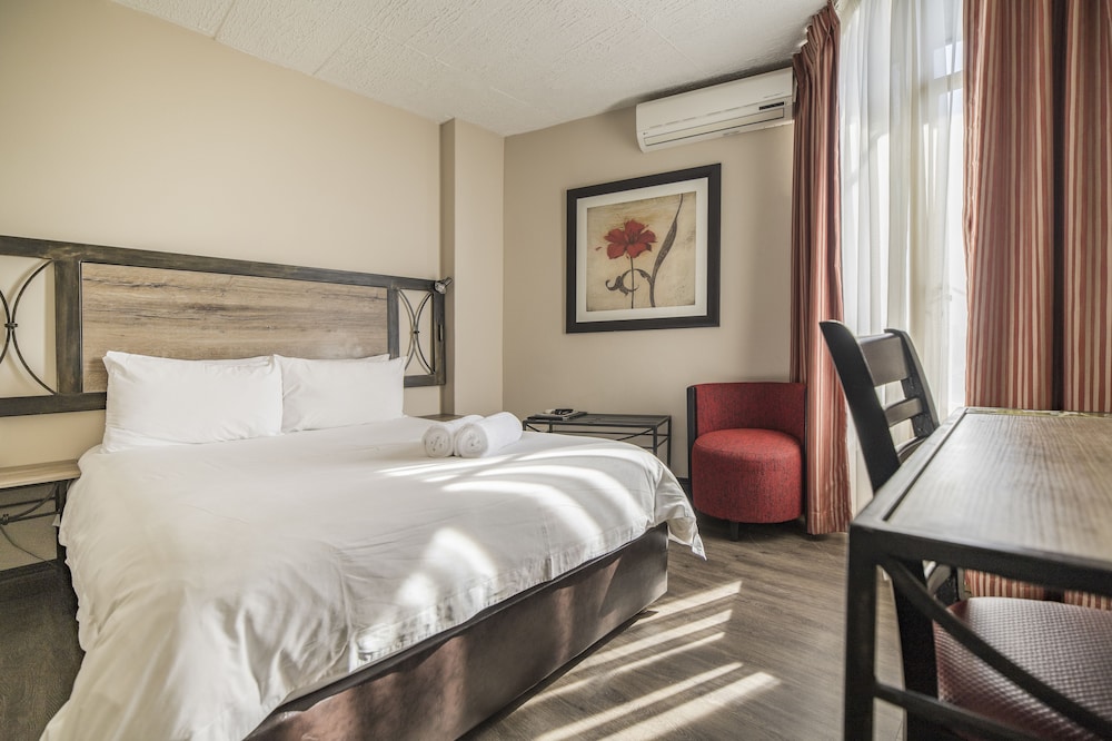 Hotel 224 11/72