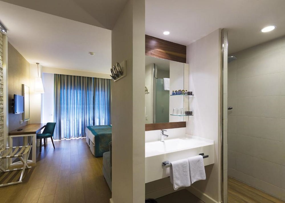 Terrace Elite Resort Hotel 39/41