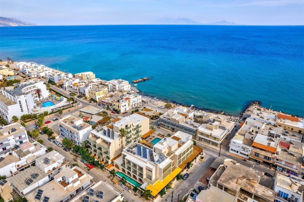 Silver Beach Hotel 41/44