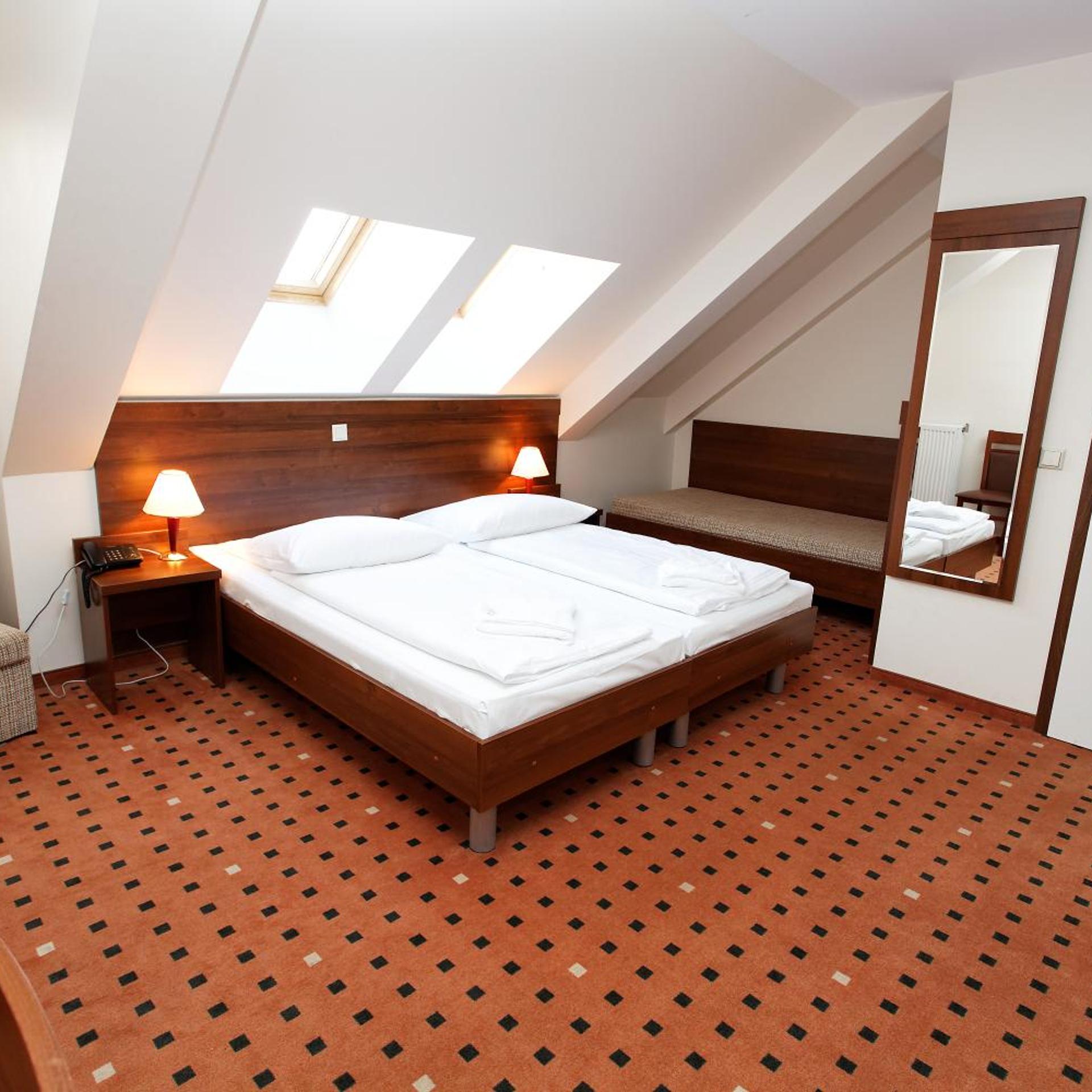 ROOM, TRIPLE