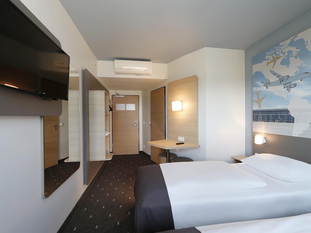 ROOM, TWIN BEDS