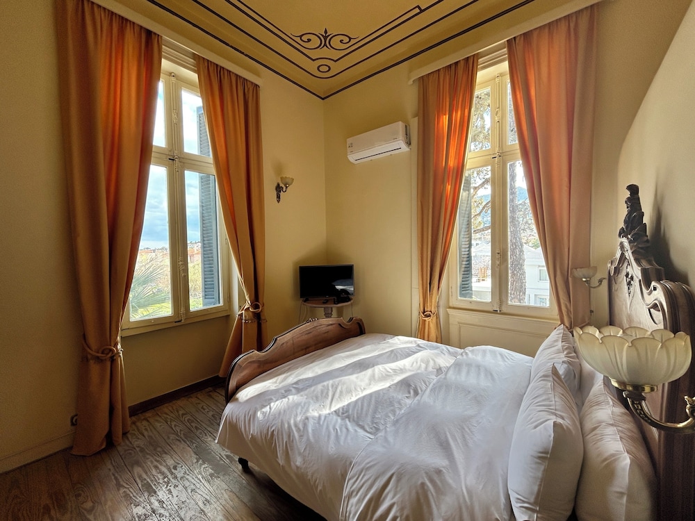 Junior Suite, Mansion, Double Bed, Partial Sea View