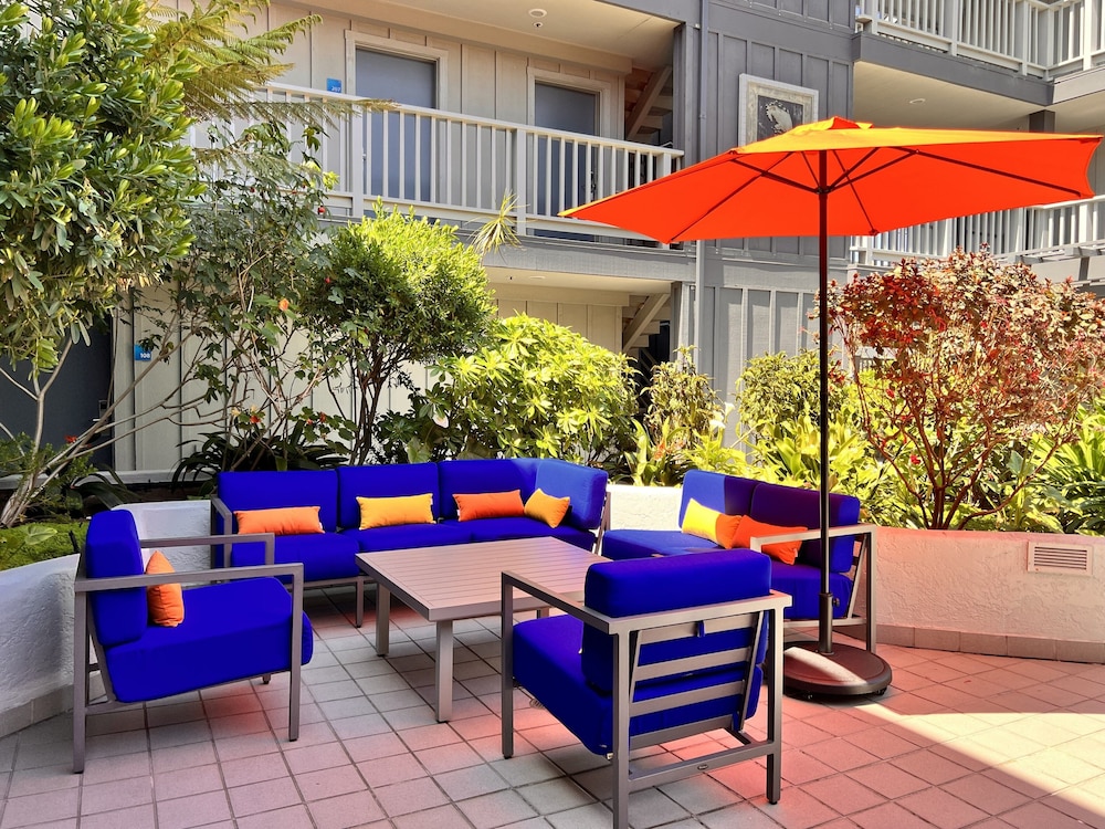Holiday Inn Express Monterey Cannery Row 5/66