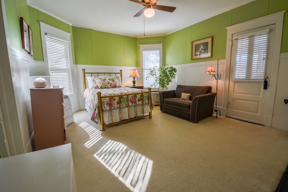 The Dailey Renewal Retreat Bed Breakfast 45/47