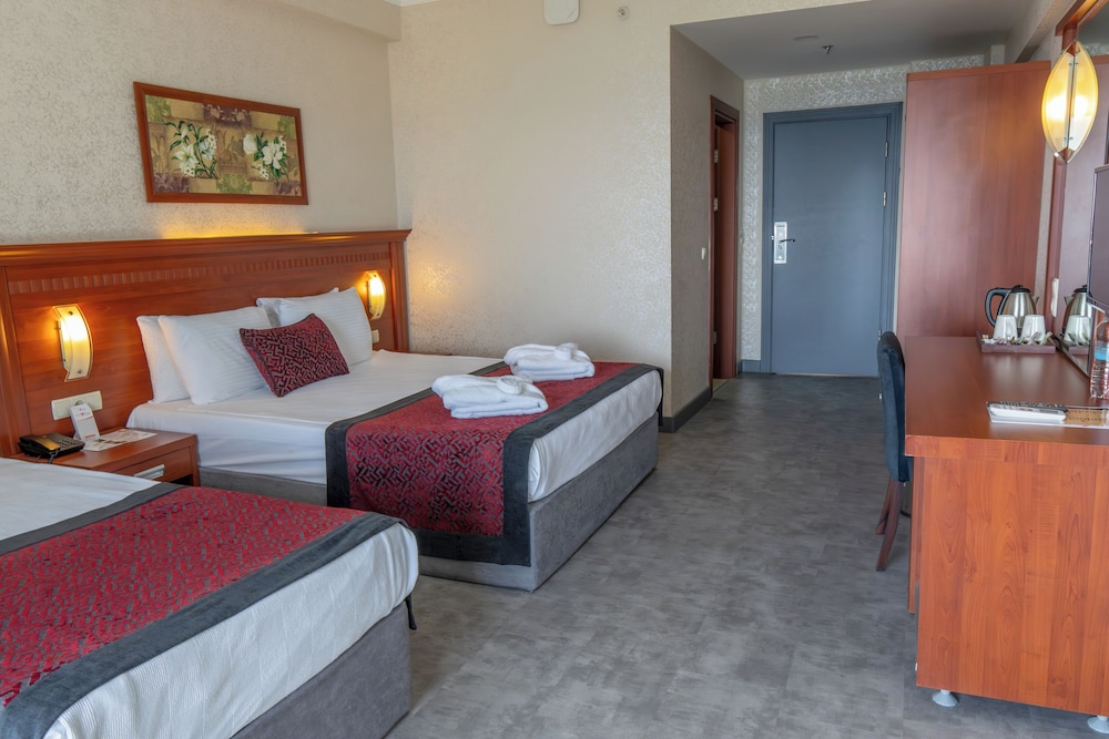 Standard, Double and Twin Beds, Land View, Large