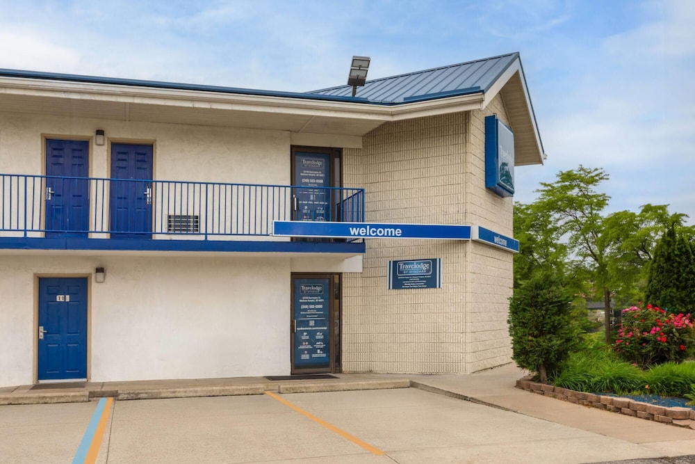 Travelodge by Wyndham Madison Heights MI 3/41