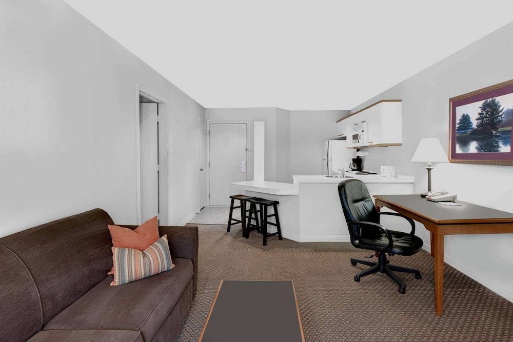 Craigshire Suites - Arlington 28/34