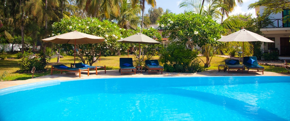Flame Tree Cottages 45/59