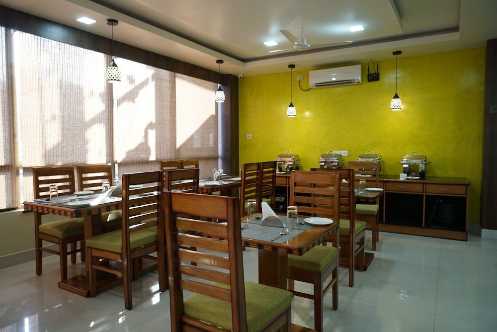Treebo Trend Hotel Pemaling 29/35