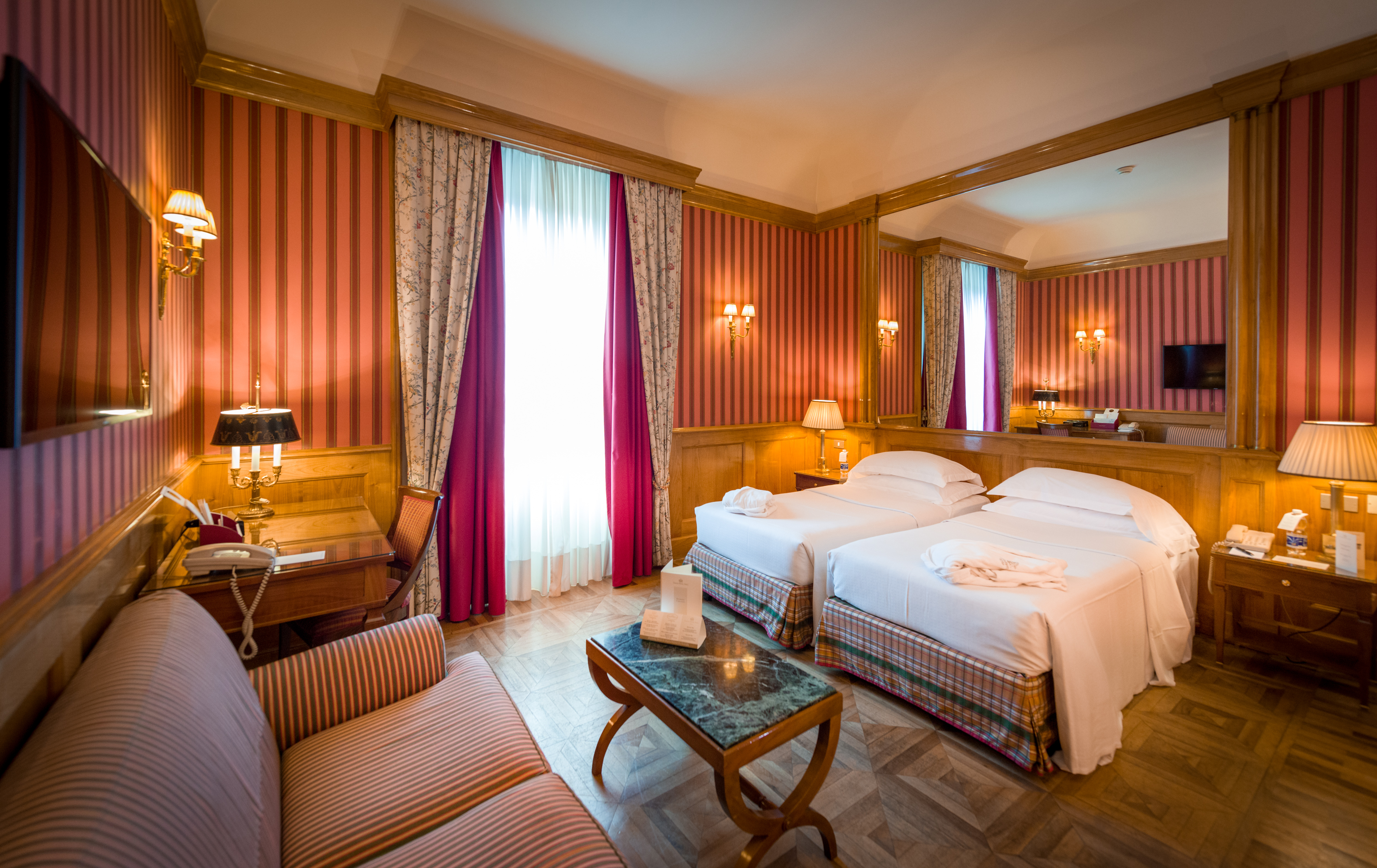 DELUXE, DOUBLE BED