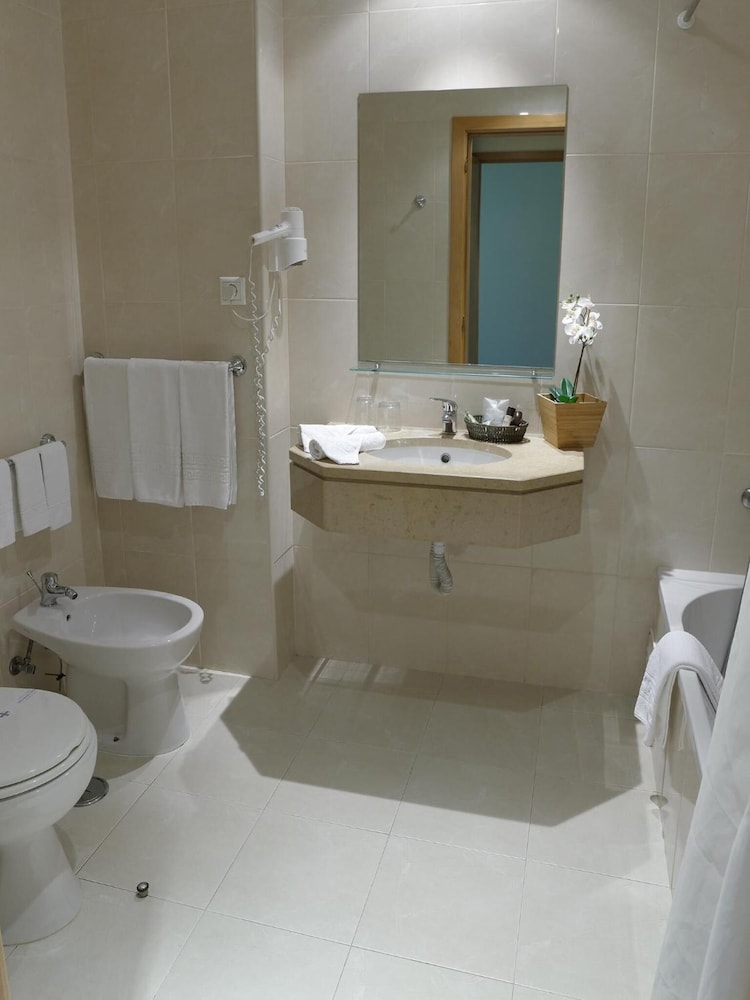 COVA DA IRIA HOTEL 40/45