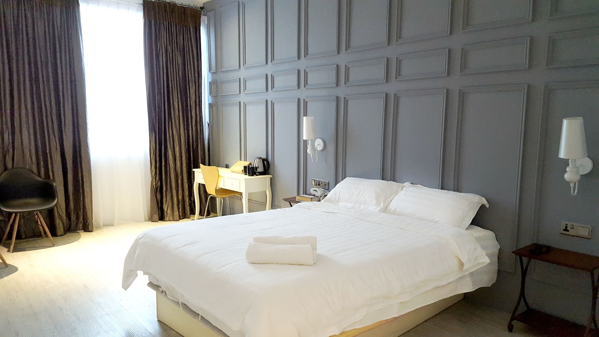 PREMIUM, KING BED
