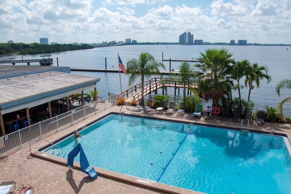 Best Western Fort Myers Waterfront 16/28