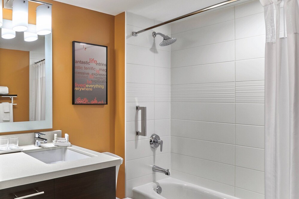 Hotel Towneplace Suites By Marriott Fort Mcmurray 14/27