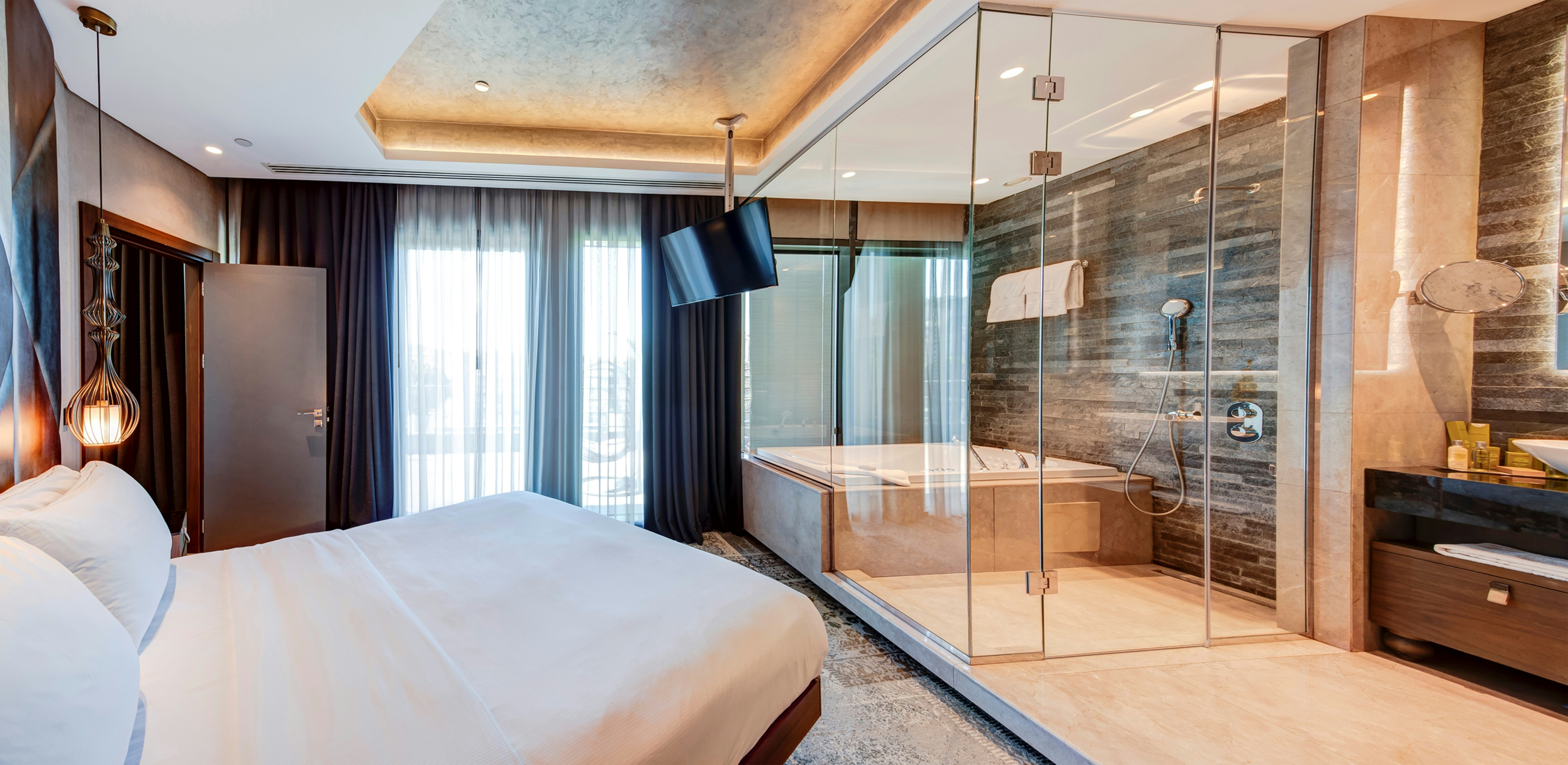 1 BEDROOM, SUITE, KING BED, TERRACE