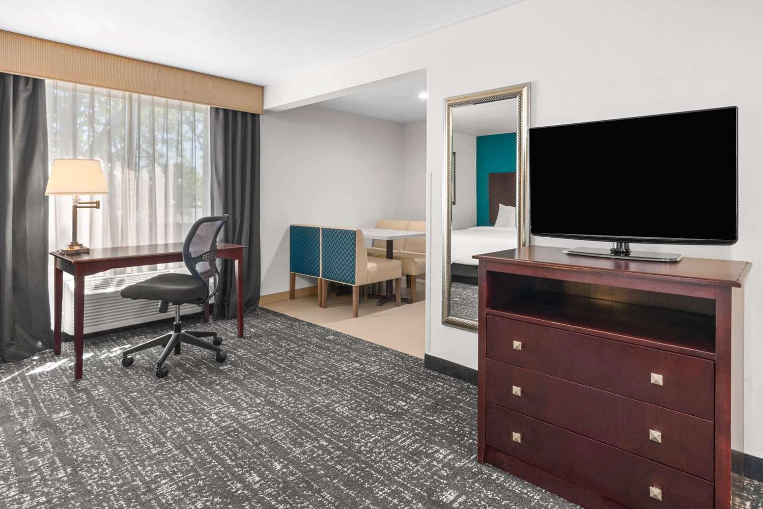 La Quinta Inn & Suites by Wyndham Portland NW 19/27