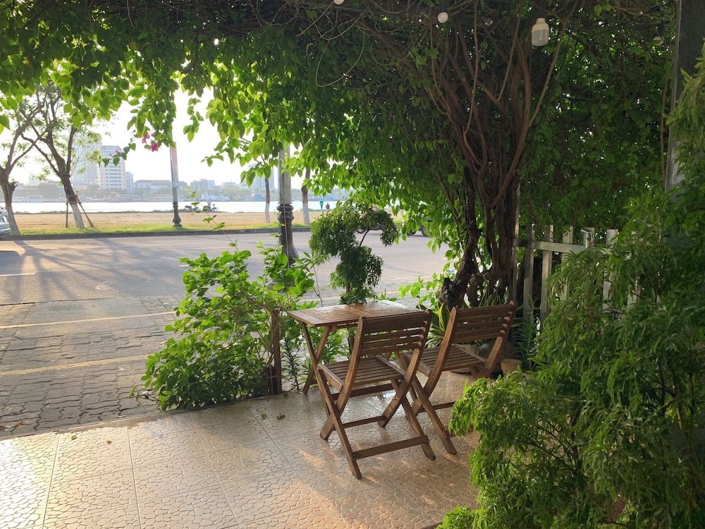 Vitalis Riverside Hotel 61/65