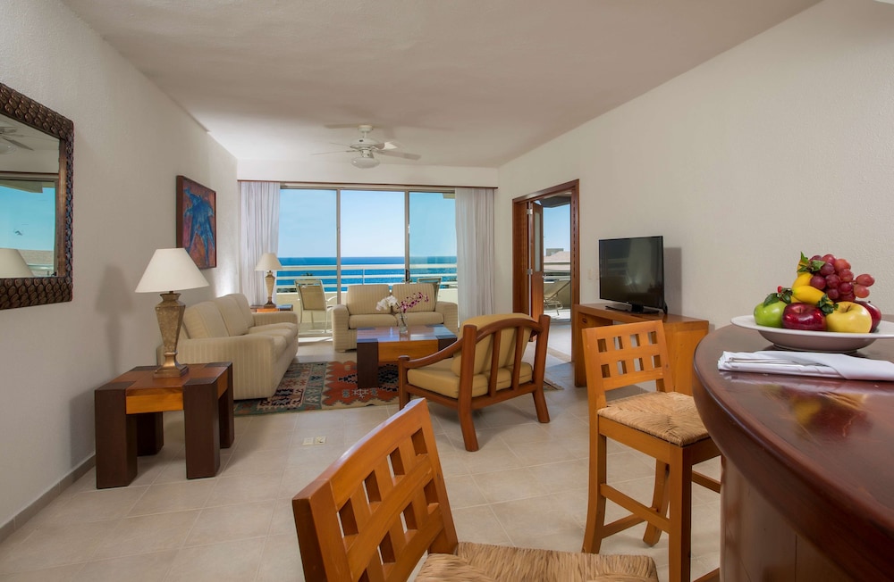 GR Solaris Lighthouse Los Cabos 36/73