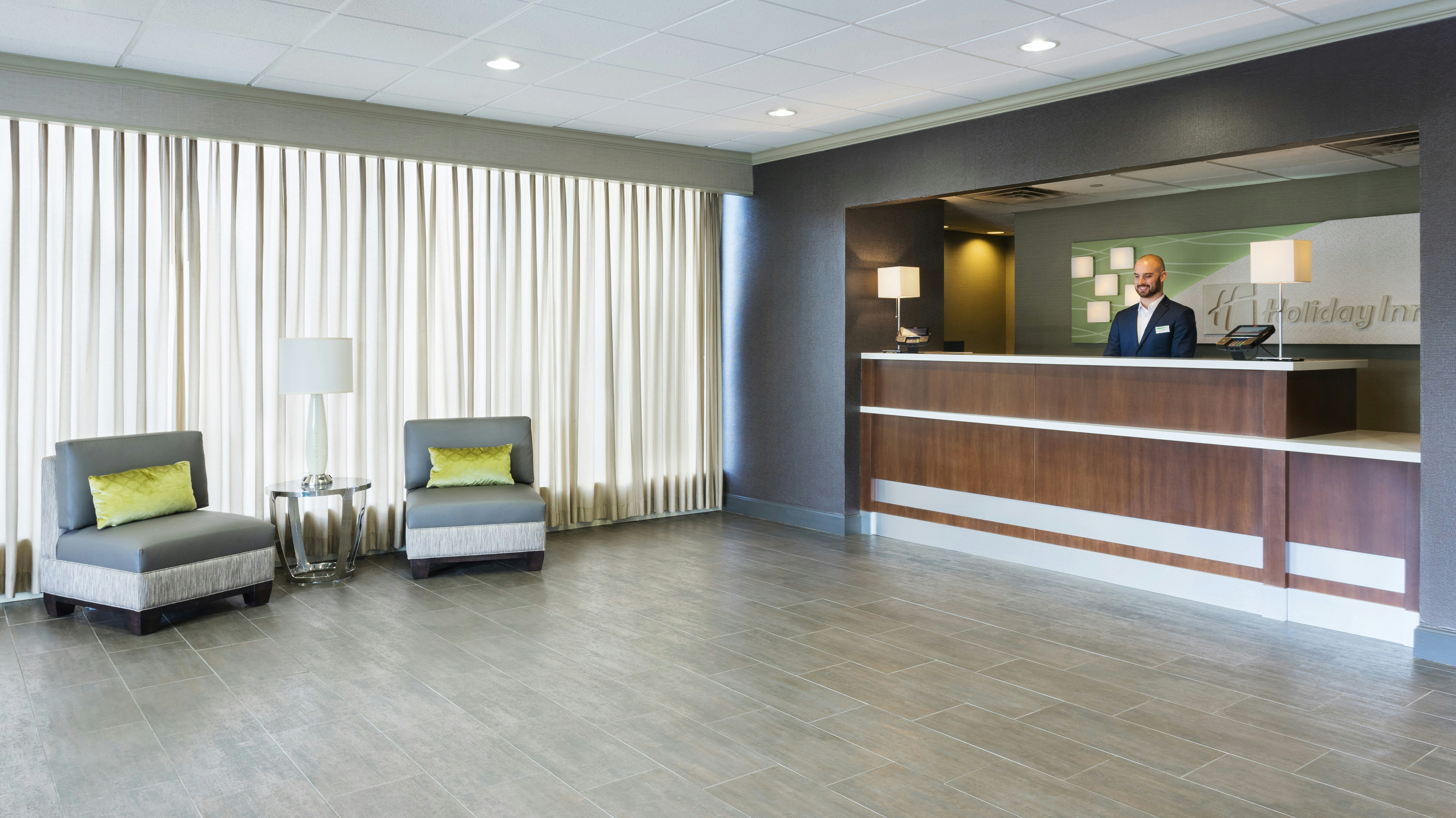 Holiday Inn Cincinnati-Riverfront 5/58