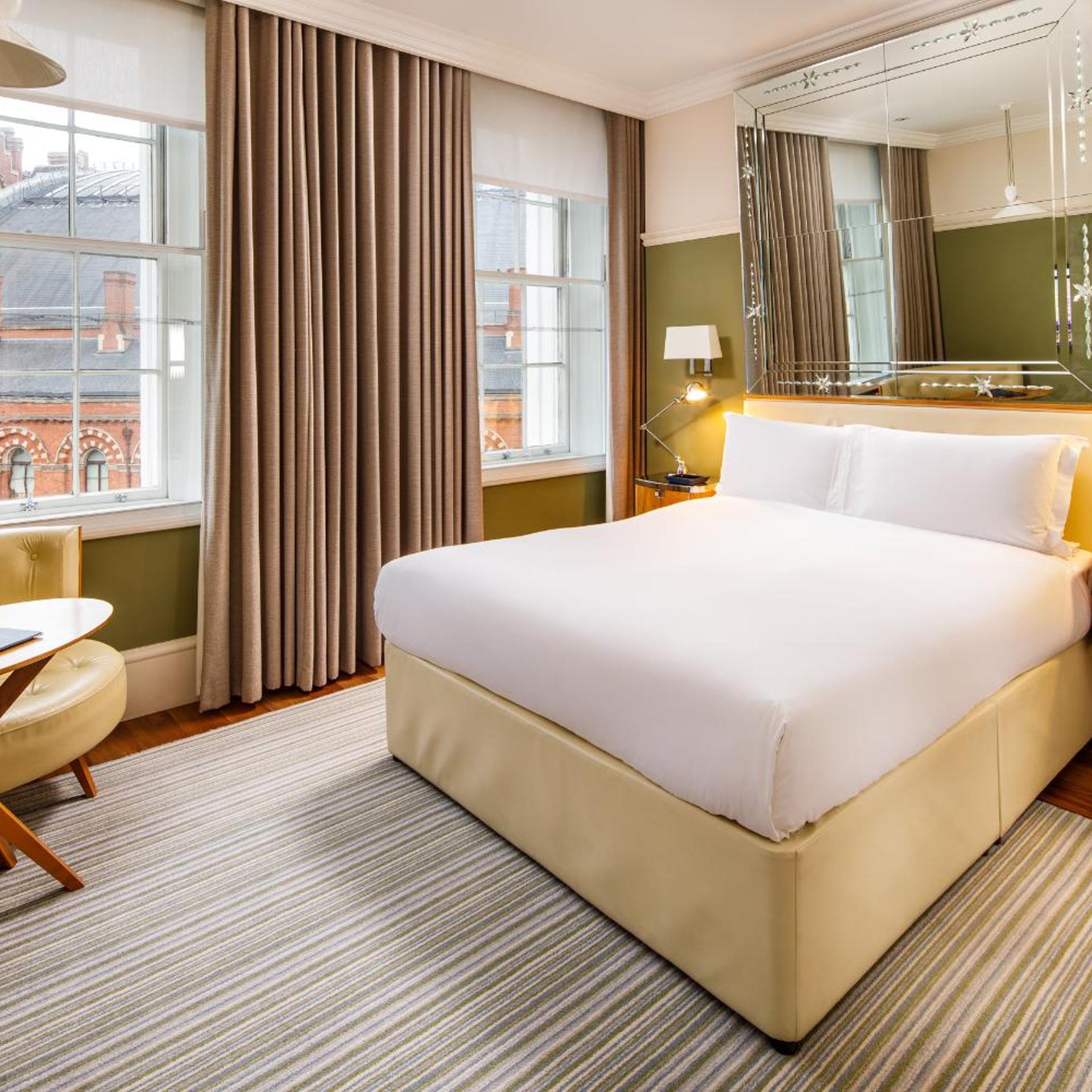 Room at Kaya Great Northern Hotel, LONDON
