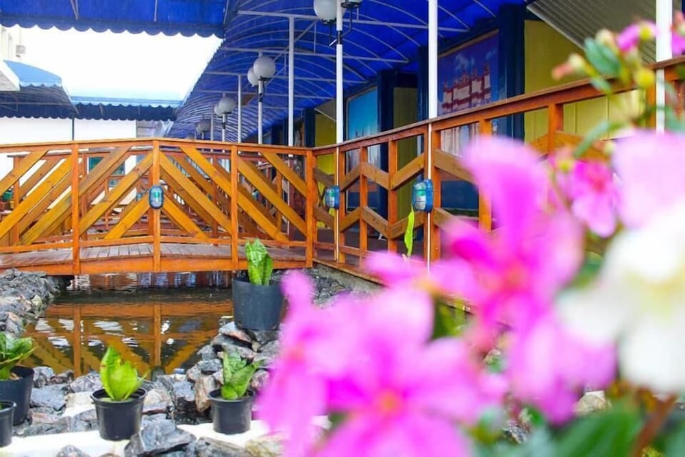 Eco Hotel 3/50